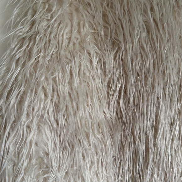 NWT Forever 21 Furry Vest - Size Large - Cream Color - Picture 5 of 6